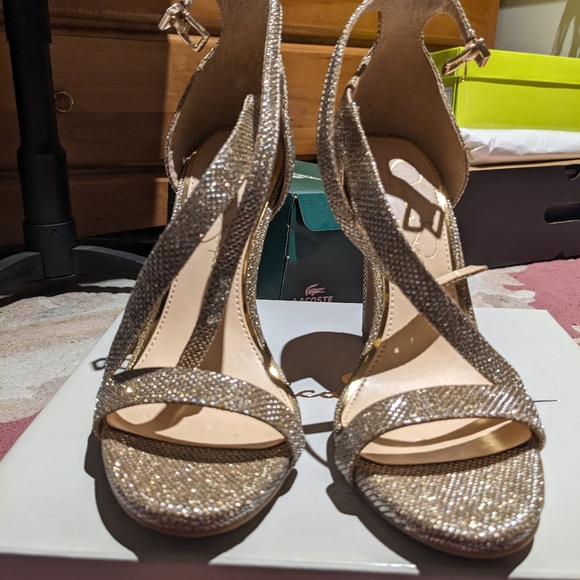 Shoes - Picture 3 of 4